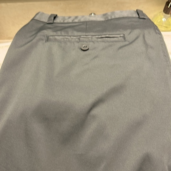 Nike Dri-Fit golf pants - Picture 2 of 3